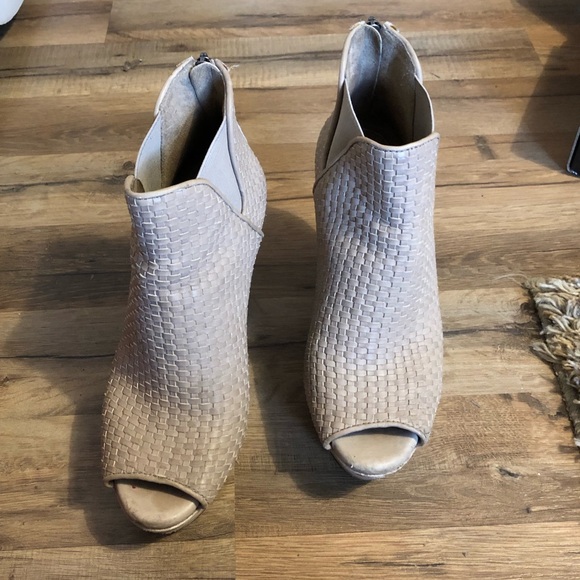 Ugg | Fawn Hamra Wedged Booties - Picture 2 of 8